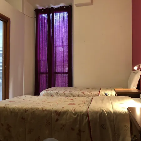 ホステル Freedom Traveller ローマ