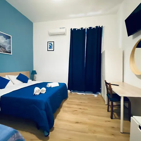 Freedom Traveller Хостел *