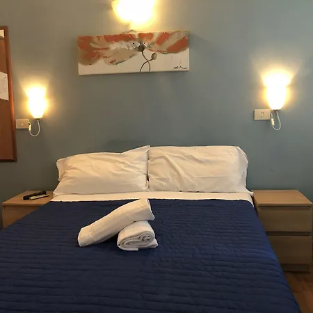 Freedom Traveller Хостел *