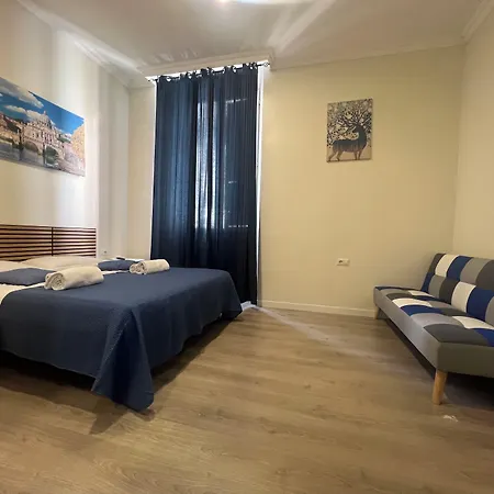 Хостел Freedom Traveller *