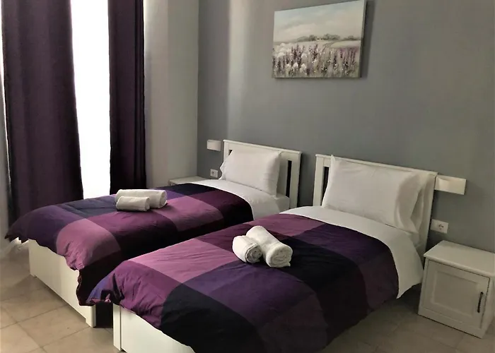 Freedom Traveller Hostel *