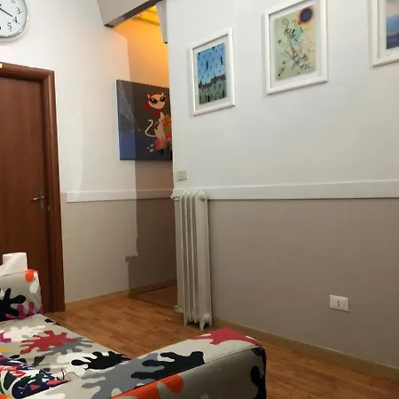 Freedom Traveller Hostal Roma
