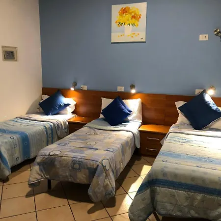 Freedom Traveller Hostal Roma